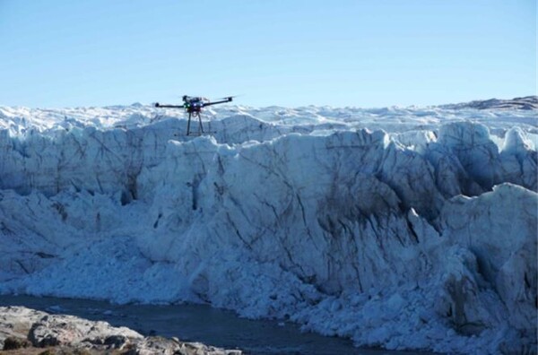 그린란드 러셀빙하를 관측하는 ㈜유맥에어(대표 최종필)의 UM-4 드론. 사진=과학기술정보통신부