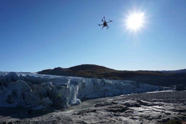 그린란드 러셀빙하를 관측하는 ㈜에이엠피(대표 황명수)의 AMP-W-1 드론. 사진=과학기술정보통신부